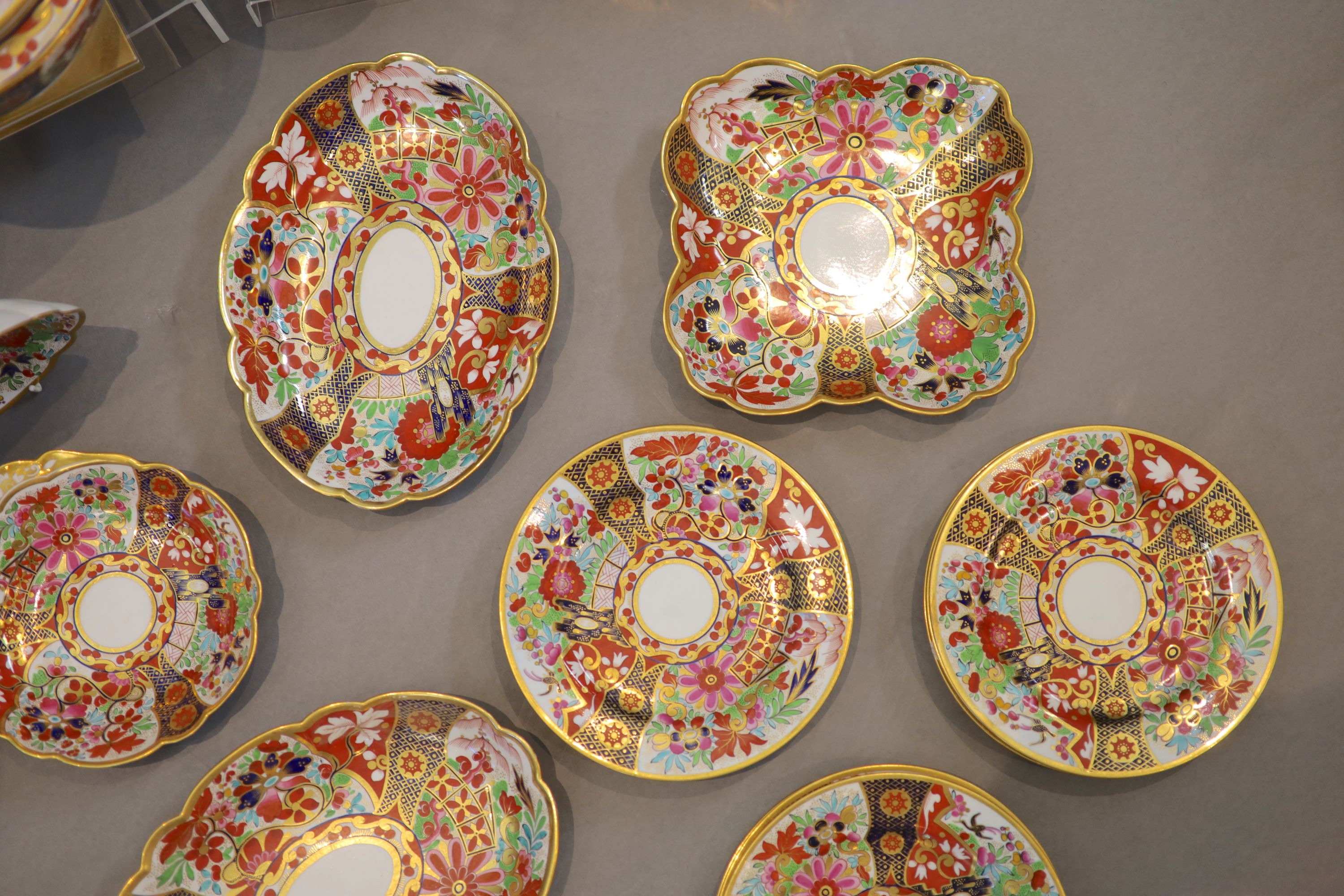 Barr Flight & Barr dessert service: 20 plates, pair ice pails, pair small tureens, 3 oval, 4 square, pair scallop